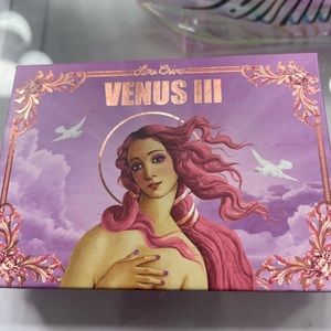 Venus III eyeshadow pallette